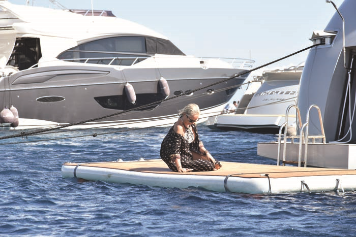 ALEM, MYKONOS ADASINDA