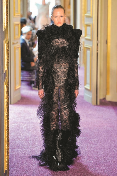 İTALYAN TASARIMCI FRANCESCO SCOGNAMIGLIO DRAMATİK İZLER BIRAKIYOR