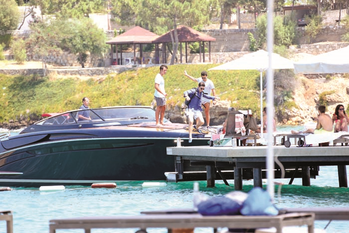 HIZLI, GENÇ  VE YAKIŞIKLI