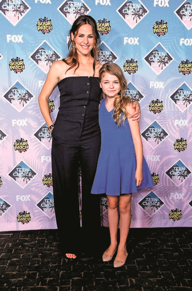 GENÇLERİN GÖZDE YILDIZLARI ÖDÜLLENDİRİLDİ