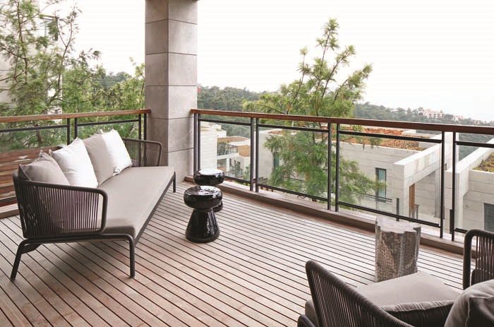 60’LARIN İZİNİ TAŞIYAN BİR EV CENNET KOYU’NA  KARŞI