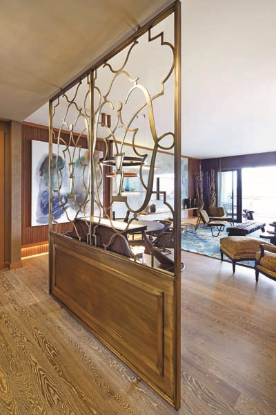 60’LARIN İZİNİ TAŞIYAN BİR EV CENNET KOYU’NA  KARŞI