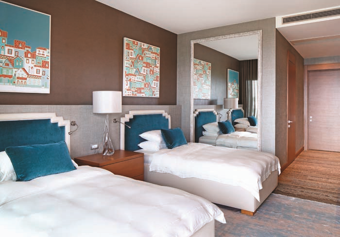 60’LARIN İZİNİ TAŞIYAN BİR EV CENNET KOYU’NA  KARŞI