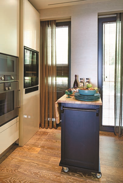 60’LARIN İZİNİ TAŞIYAN BİR EV CENNET KOYU’NA  KARŞI