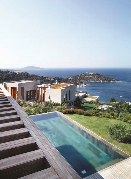 60’LARIN İZİNİ TAŞIYAN BİR EV CENNET KOYU’NA  KARŞI