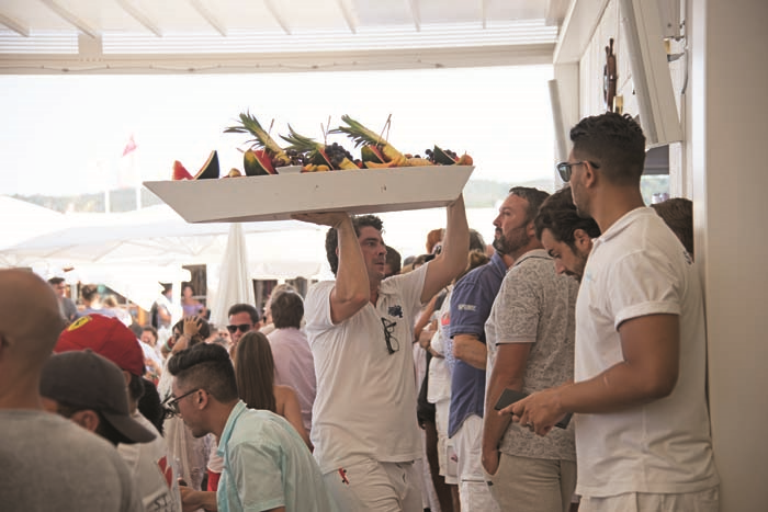 ST. TROPEZ’DE AY-YILDIZLI COŞKU