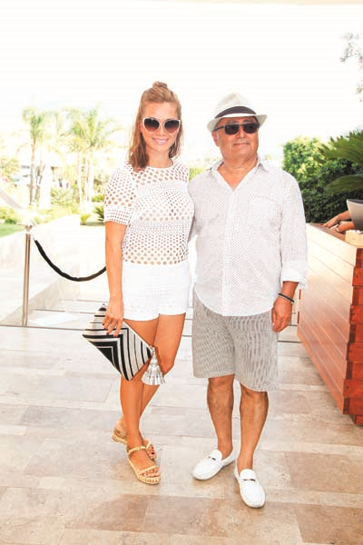 HAVUZ BAŞINDA RENKLİ TANITIM