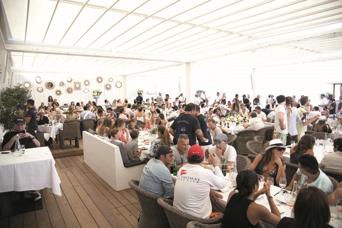 ST. TROPEZ’DE AY-YILDIZLI COŞKU