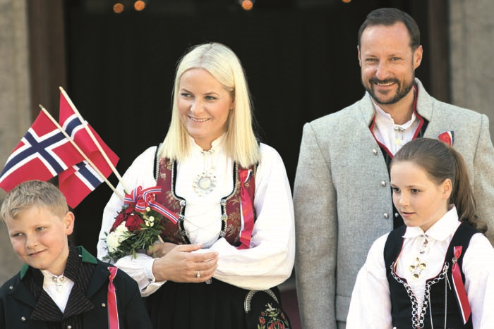 ŞİFACI PRENSESİN BABASI, TAHTTA 25. YILINI KUTLADI