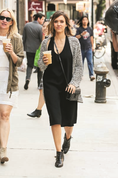 OYUNCU VE GİRİŞİMCİ JESSICA ALBA FARKLILIĞI SEVİYOR