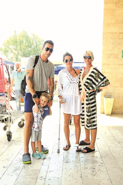 KARDEŞİ DE YANINDA 