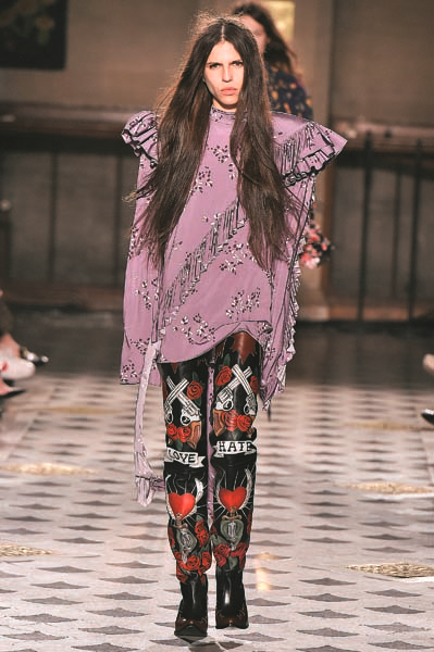 GİZEMLİ MARKA VETEMENTS YILDIZLARIN GÖZDESİ