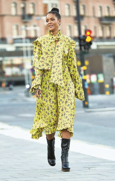 GİZEMLİ MARKA VETEMENTS YILDIZLARIN GÖZDESİ