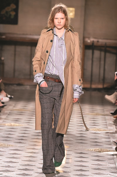 GİZEMLİ MARKA VETEMENTS YILDIZLARIN GÖZDESİ