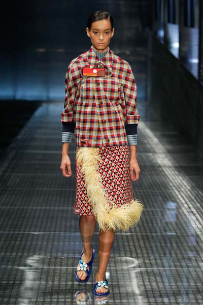 MILANO MODA HAFTASI PRADA İLKBAHAR/YAZ 2017 KOLEKSİYONU