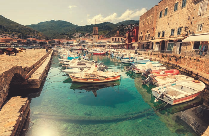 YONCA EBUZZİYA LÜKSLERİNİ ALEM’E ANLATTI