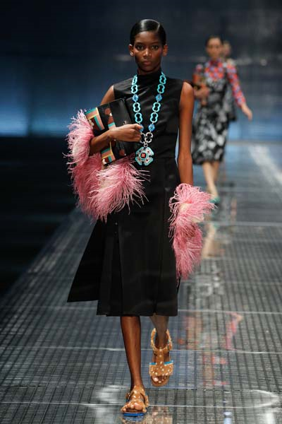 MILANO MODA HAFTASI PRADA İLKBAHAR/YAZ 2017 KOLEKSİYONU