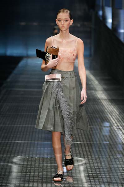 MILANO MODA HAFTASI PRADA İLKBAHAR/YAZ 2017 KOLEKSİYONU