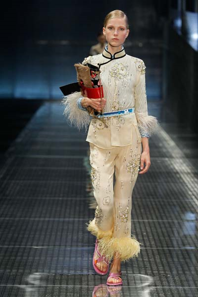 MILANO MODA HAFTASI PRADA İLKBAHAR/YAZ 2017 KOLEKSİYONU