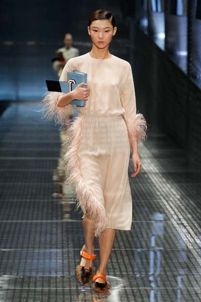 MILANO MODA HAFTASI PRADA İLKBAHAR/YAZ 2017 KOLEKSİYONU