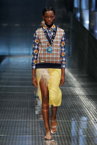 MILANO MODA HAFTASI PRADA İLKBAHAR/YAZ 2017 KOLEKSİYONU