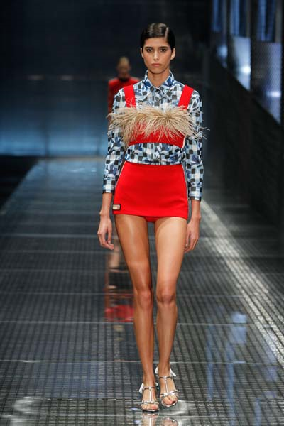 MILANO MODA HAFTASI PRADA İLKBAHAR/YAZ 2017 KOLEKSİYONU