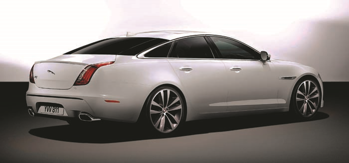 YONCA EBUZZİYA LÜKSLERİNİ ALEM’E ANLATTI