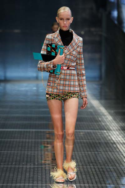 MILANO MODA HAFTASI PRADA İLKBAHAR/YAZ 2017 KOLEKSİYONU