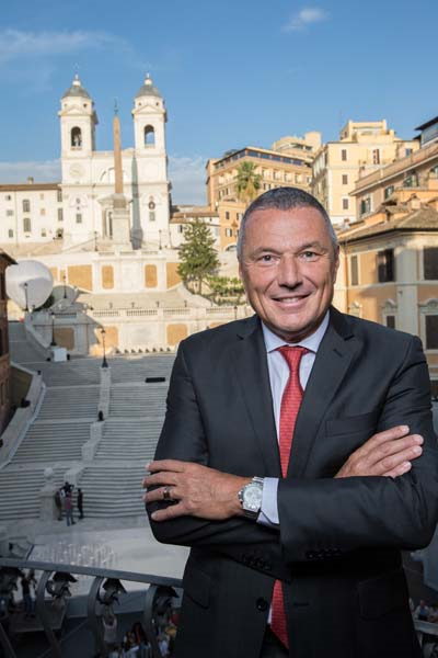 İSPANYOL MERDIVENLERI’NE BULGARI DESTEĞI