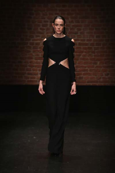 DERYA AÇIKGÖZ DEFİLESİNDEN ÇOK ÖZEL KARELER