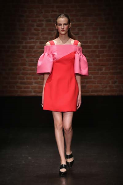 DERYA AÇIKGÖZ DEFİLESİNDEN ÇOK ÖZEL KARELER