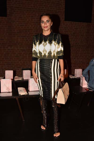 ASLIALEV DEFİLESİ DAVETLİLERİ