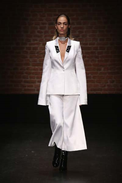 DERYA AÇIKGÖZ DEFİLESİNDEN ÇOK ÖZEL KARELER