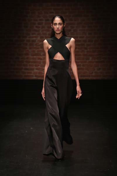 DERYA AÇIKGÖZ DEFİLESİNDEN ÇOK ÖZEL KARELER