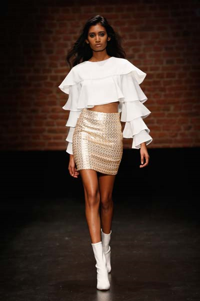 2. GÜNÜN İLK DEFİLESİ