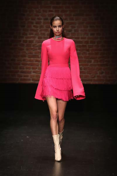 DERYA AÇIKGÖZ DEFİLESİNDEN DETAYLAR