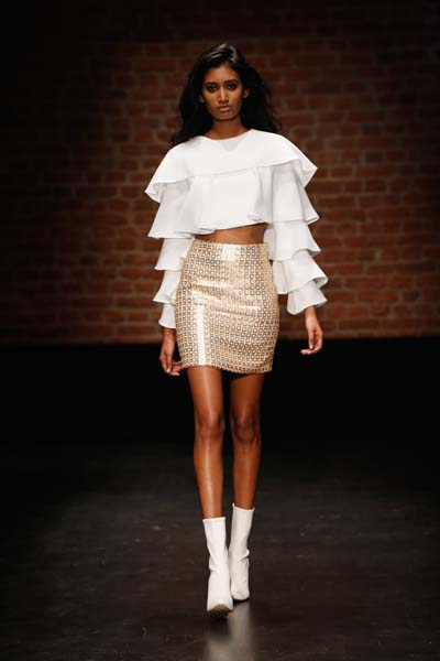 2. GÜNÜN İLK DEFİLESİ