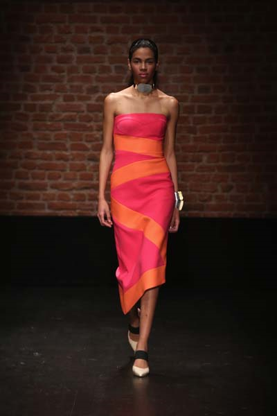 DERYA AÇIKGÖZ DEFİLESİNDEN DETAYLAR