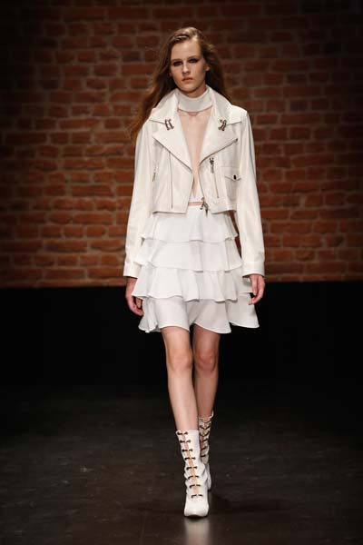 2. GÜNÜN İLK DEFİLESİ