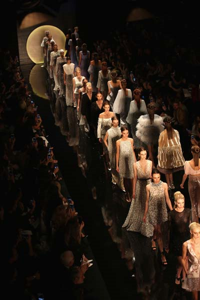 ÖZGÜR MASURDAN COUTURE KOLEKSİYON