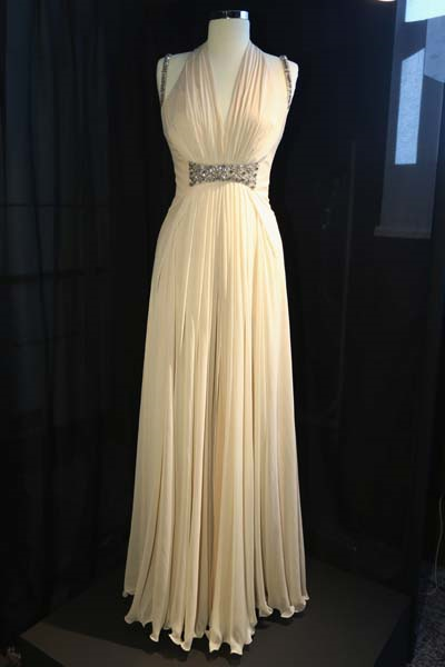 DİLEK HANİFTEN ÖZEL SERGİ