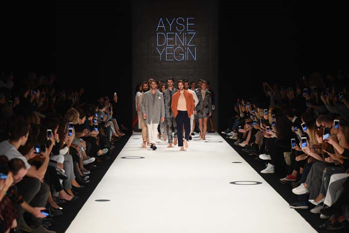 AYŞE DENİZ YEĞİN DEFİLESİ