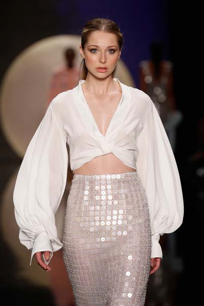  ÖZGÜR MASURDAN COUTURE KOLEKSİYON