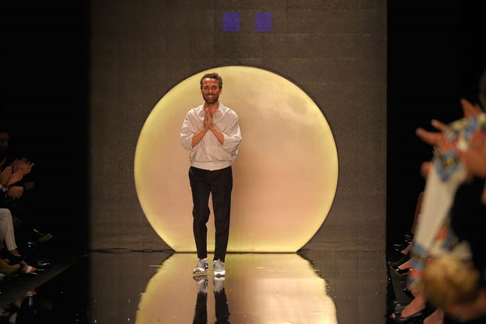  ÖZGÜR MASURDAN COUTURE KOLEKSİYON