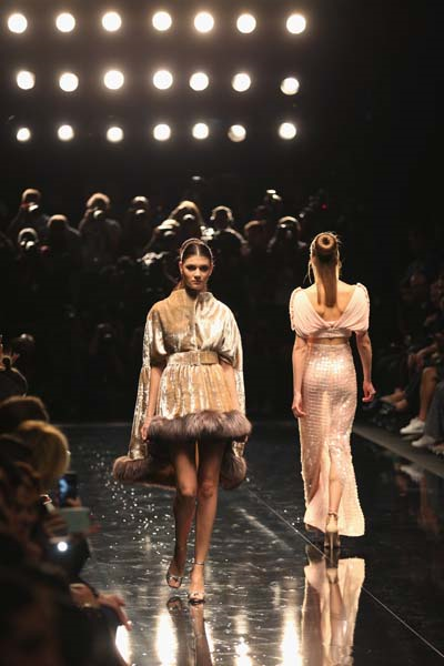  ÖZGÜR MASURDAN COUTURE KOLEKSİYON