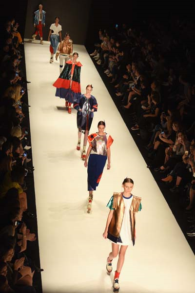 YENİ NESİL TASARIMCILARIN AYAK SESLERİ