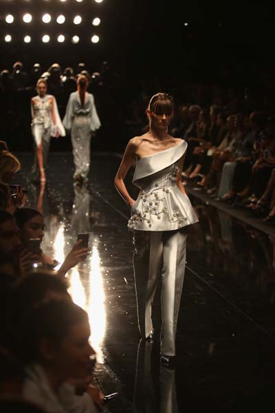  ÖZGÜR MASURDAN COUTURE KOLEKSİYON