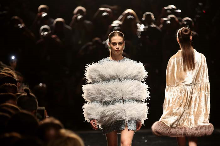  ÖZGÜR MASURDAN COUTURE KOLEKSİYON