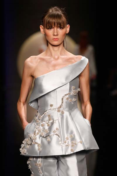  ÖZGÜR MASURDAN COUTURE KOLEKSİYON