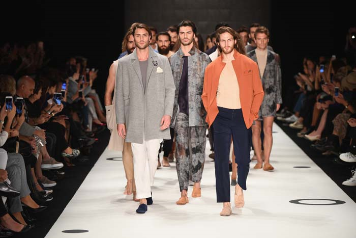 AYŞE DENİZ YEĞİN DEFİLESİ